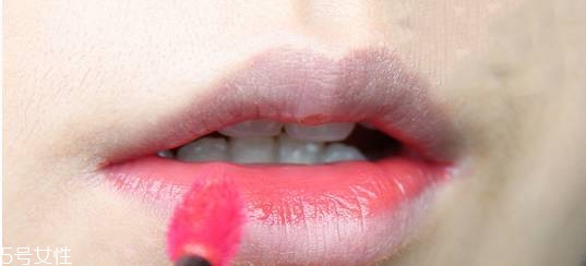 ysl唇釉怎么涂出玻璃唇？打造獨(dú)特唇色