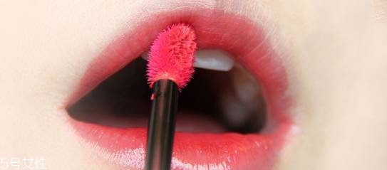 ysl唇釉怎么涂出玻璃唇？打造獨(dú)特唇色