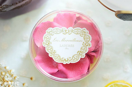 laduree花瓣腮紅好用嗎？貴婦專用彩妝線