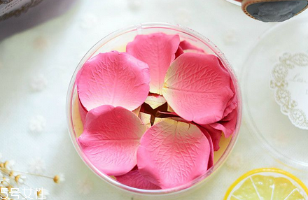 laduree花瓣腮紅好用嗎？貴婦專用彩妝線