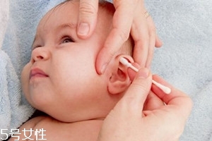 寶寶耳朵里有臭味怎么回事 耳朵發(fā)炎引起 寶寶耳朵里有臭味怎么回事 耳朵發(fā)炎引起