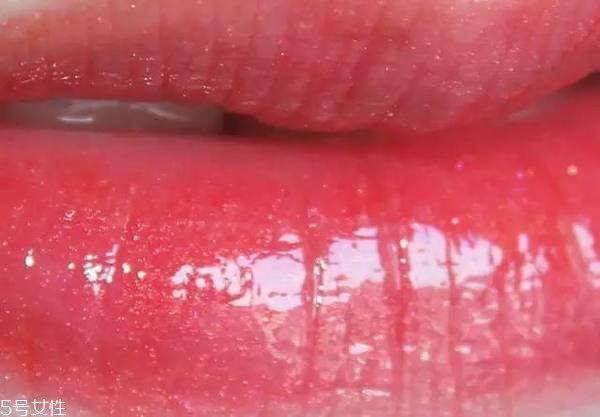 ysl唇釉哪個(gè)顏色最火？ysl唇釉的搭配技巧