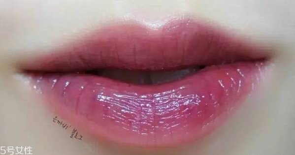 ysl唇釉怎么涂出玻璃唇？打造獨(dú)特唇色