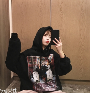 衛(wèi)衣怎么穿顯腿長？教你穿出大長腿