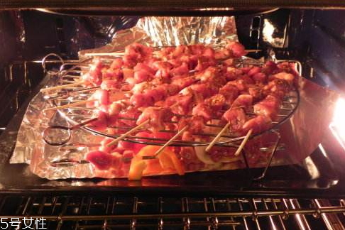 烤箱烤肉需要多長時間 烤箱烤肉小技巧 烤箱烤肉需要多長時間 烤箱烤肉小技巧