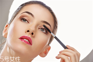 睫毛膏保質(zhì)期一般是多久？過期的睫毛膏還能這樣用