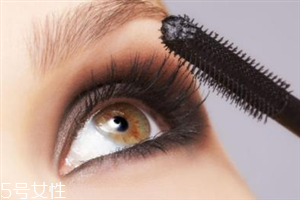 睫毛膏暈妝是什么原因？化妝手法很重要