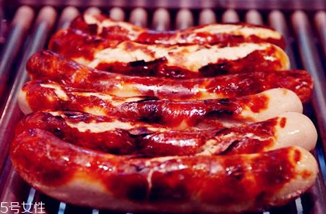 烤箱烤香腸的溫度和時間 烤箱烤香腸注意事項 烤箱烤香腸的溫度和時間 烤箱烤香腸注意事項