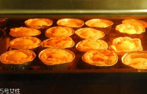 烤箱烤蛋撻的溫度和時間 根據烤箱大小來定 烤箱烤蛋撻的溫度和時間 根據烤箱大小來定