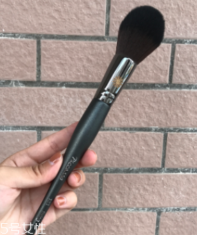 散粉刷該如何清洗？勿用堿性洗滌劑