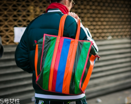 巴黎世家是什么檔次？件件都是街拍爆款