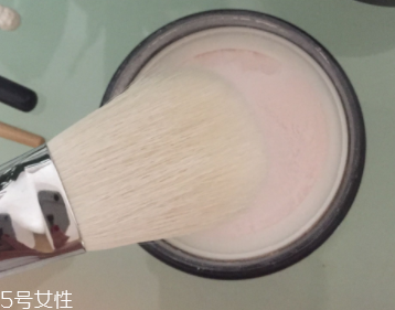 粉底刷可以用吹風(fēng)機吹干嗎？會炸毛