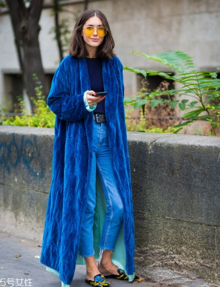 藍(lán)色皮草怎么搭配？盡顯高貴迷人氣質(zhì)