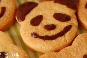 烤箱烤餅干溫度和時(shí)間 烤箱烤餅干注意事項(xiàng) 烤箱烤餅干溫度和時(shí)間 烤箱烤餅干注意事項(xiàng)