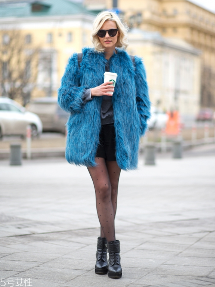 藍(lán)色皮草怎么搭配？盡顯高貴迷人氣質(zhì)