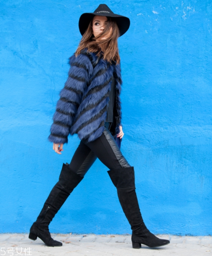 藍(lán)色皮草怎么搭配？盡顯高貴迷人氣質(zhì)