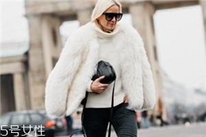 白色皮草怎么搭配？專屬于冬季的圣潔女神范兒