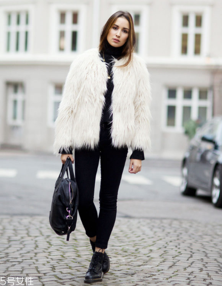 白色皮草怎么搭配？專屬于冬季的圣潔女神范兒