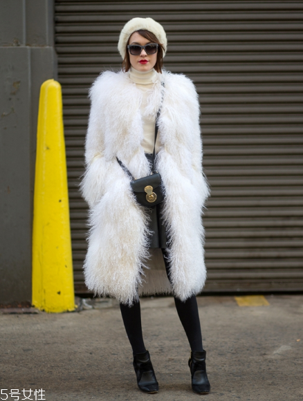 白色皮草怎么搭配？專屬于冬季的圣潔女神范兒
