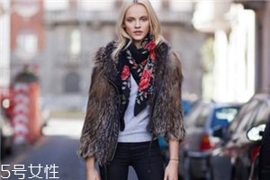 棕色皮草怎么搭配？這樣穿復古又有氣質