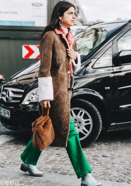 棕色皮草怎么搭配？這樣穿復古又有氣質