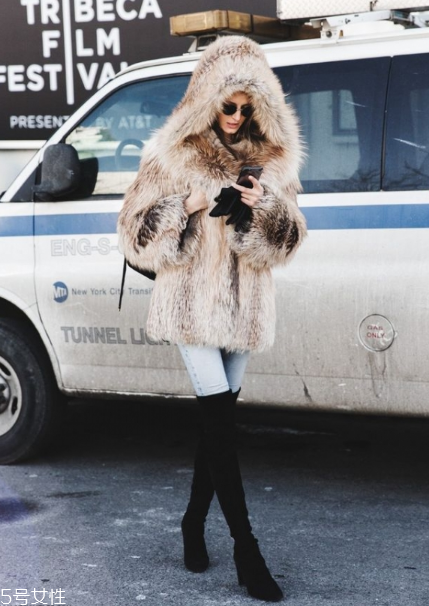 棕色皮草怎么搭配？這樣穿復古又有氣質