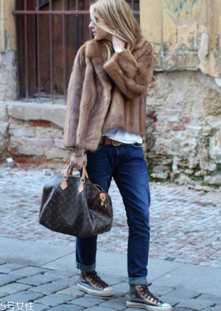 棕色皮草怎么搭配？這樣穿復古又有氣質