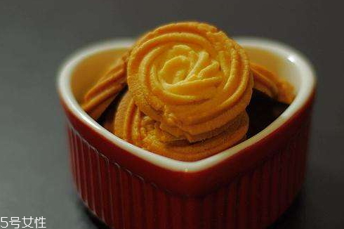 烤箱烤餅干用錫紙用刷油嗎 烤箱烤餅干小技巧 烤箱烤餅干用錫紙用刷油嗎 烤箱烤餅干小技巧