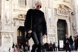 黑色皮草怎么搭配好看？教你凹足造型感