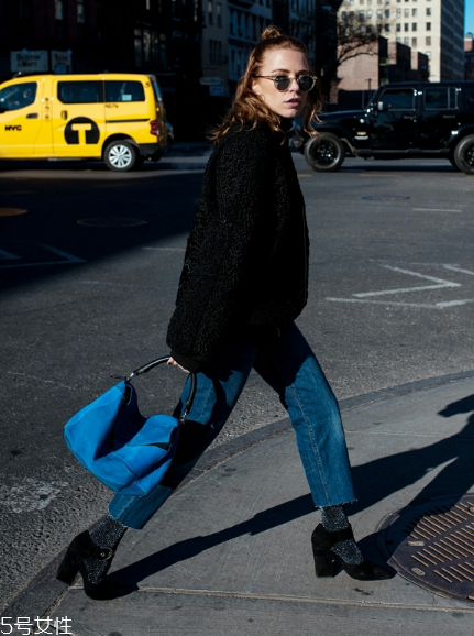 黑色皮草怎么搭配好看？教你凹足造型感