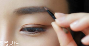 新買的眉粉刷有騷味是怎么回事？羊毛質(zhì)地正?，F(xiàn)象