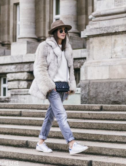 灰色皮草怎么搭配？這樣就能輕松駕馭