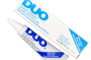 假睫毛膠水過敏怎么辦？貼假睫毛的小技巧