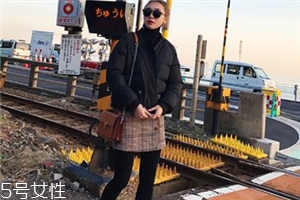 小個(gè)子女生適合什么款式棉服？打造冬日浪漫情緣