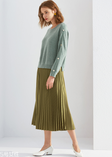 百褶裙什么顏色好看？百變女神就是你