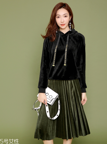 百褶裙什么顏色好看？百變女神就是你