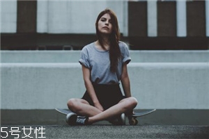 2018流行什么款式板鞋？超火的板鞋款式大盤(pán)點(diǎn)