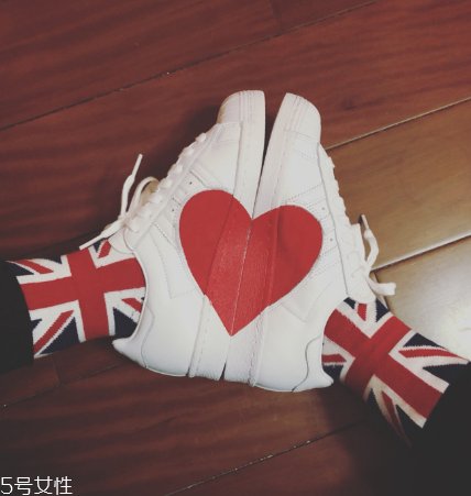 阿迪達(dá)斯情人節(jié)限定版愛心貝殼頭多少錢_在哪買？