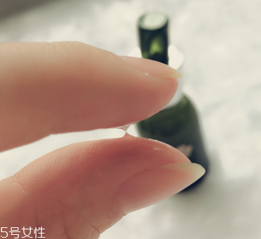 LA MER修護精華露孕媽能用嗎？適合產(chǎn)后去皺