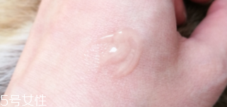 海藍之謎去皺精華用多久能見效？至少3個月