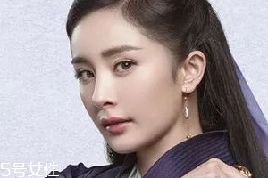 2018開(kāi)年大火干枯玫瑰色妝容教程 2018開(kāi)年大火干枯玫瑰色妝容教程