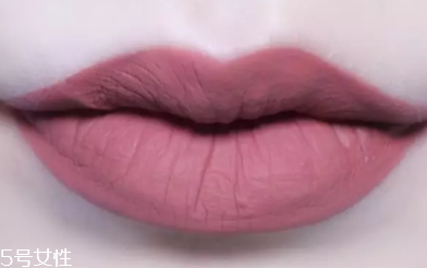 2018開(kāi)年大火干枯玫瑰色妝容教程 2018開(kāi)年大火干枯玫瑰色妝容教程