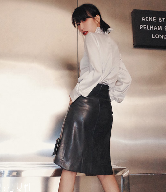 皮裙配什么上衣好看？教你做個硬糖女孩