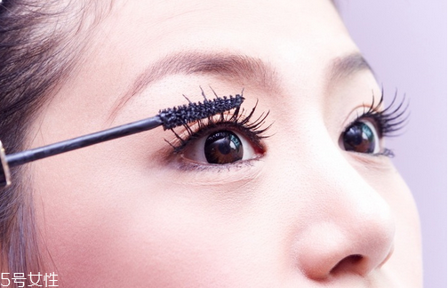 睫毛膏保質(zhì)期一般是多久？過期的睫毛膏還能這樣用