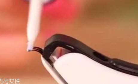 睫毛訂書(shū)機(jī)是什么？這十款睫毛膏讓你輕松放大雙眼