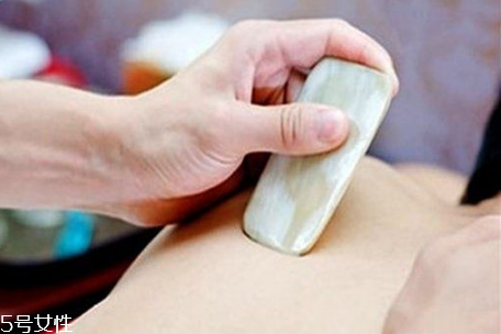 刮痧后胳膊疼是怎么回事 需警惕3種原因 刮痧后胳膊疼是怎么回事 需警惕3種原因