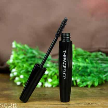 菲詩小鋪睫毛膏好用嗎？刷睫毛膏要注意這些