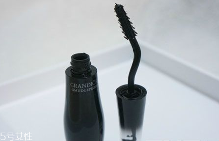 睫毛膏怎么刷好看？給你帶來(lái)深邃雙眸