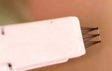 睫毛訂書(shū)機(jī)是什么？這十款睫毛膏讓你輕松放大雙眼