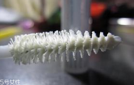 睫毛增長液哪個牌子效果好？增長眼睫毛的有效方法